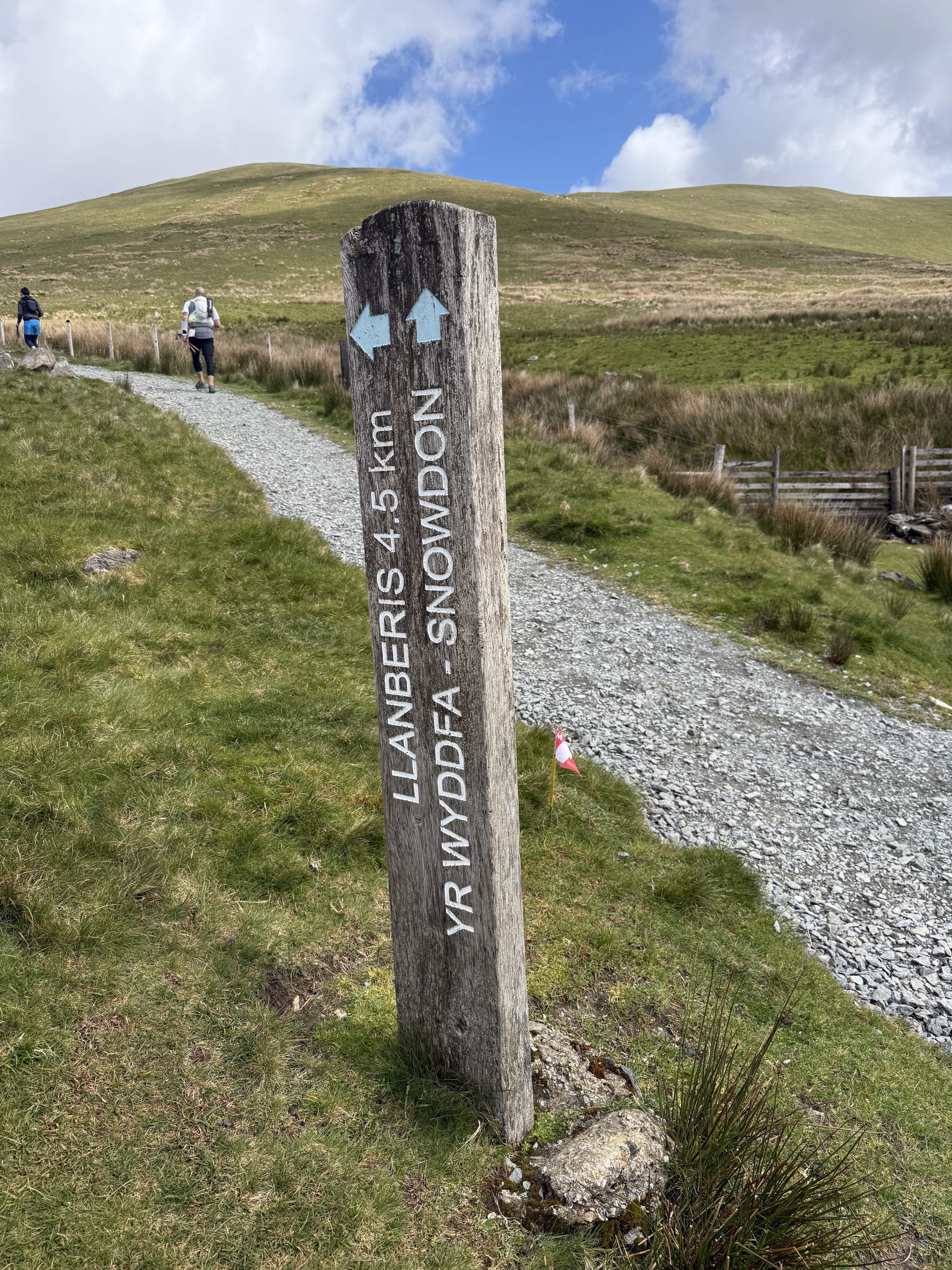 A trail signpost on course - Llanberis 4.5 km, Yr Wyddfa (Snowdon) the other way